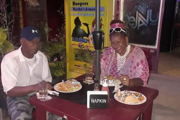 Classic Studio, Refrigerator & Microwave, Corner