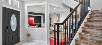 Tampa Luxury Estate: Pool, Theater, Fire Pit & Game Room- Sleeps 14+ in Brandon