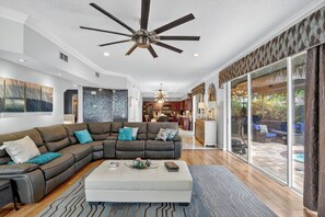 Smart TV, fireplace, DVD player, stereo