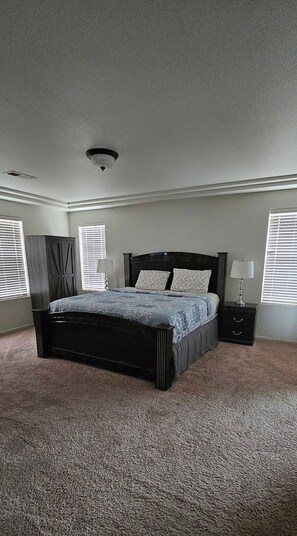 4 bedrooms, iron/ironing board, WiFi, bed sheets - Spacious 3-bed, 2.5-bath home. including washer, dryer, office and patio grill.  (Denver)