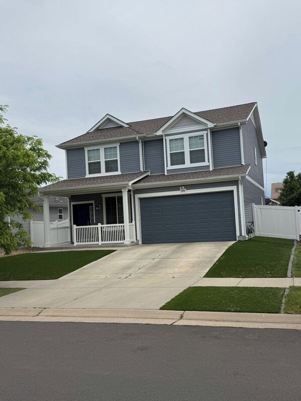 Exterior - Spacious 3-bed, 2.5-bath home. including washer, dryer, office and patio grill.  (Denver)