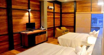 Manuka Hillwood Hotel