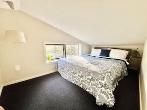 3 habitaciones, tabla de planchar con plancha, internet y ropa de cama