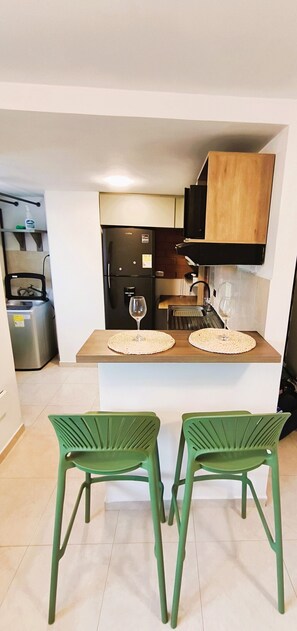 Microwave - "Tower 901 Downtown: Comfortable and Exclusive" (Pereira)