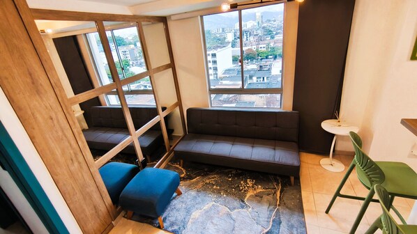 TV - "Tower 901 Downtown: Comfortable and Exclusive" (Pereira)