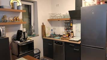 Mikrowelle, Herdplatte, Geschirrspüler