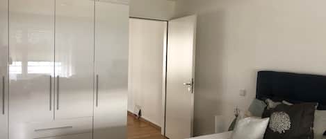 1 室のベッドルーム、アイロン / アイロン台、WiFi、ベッドシーツ