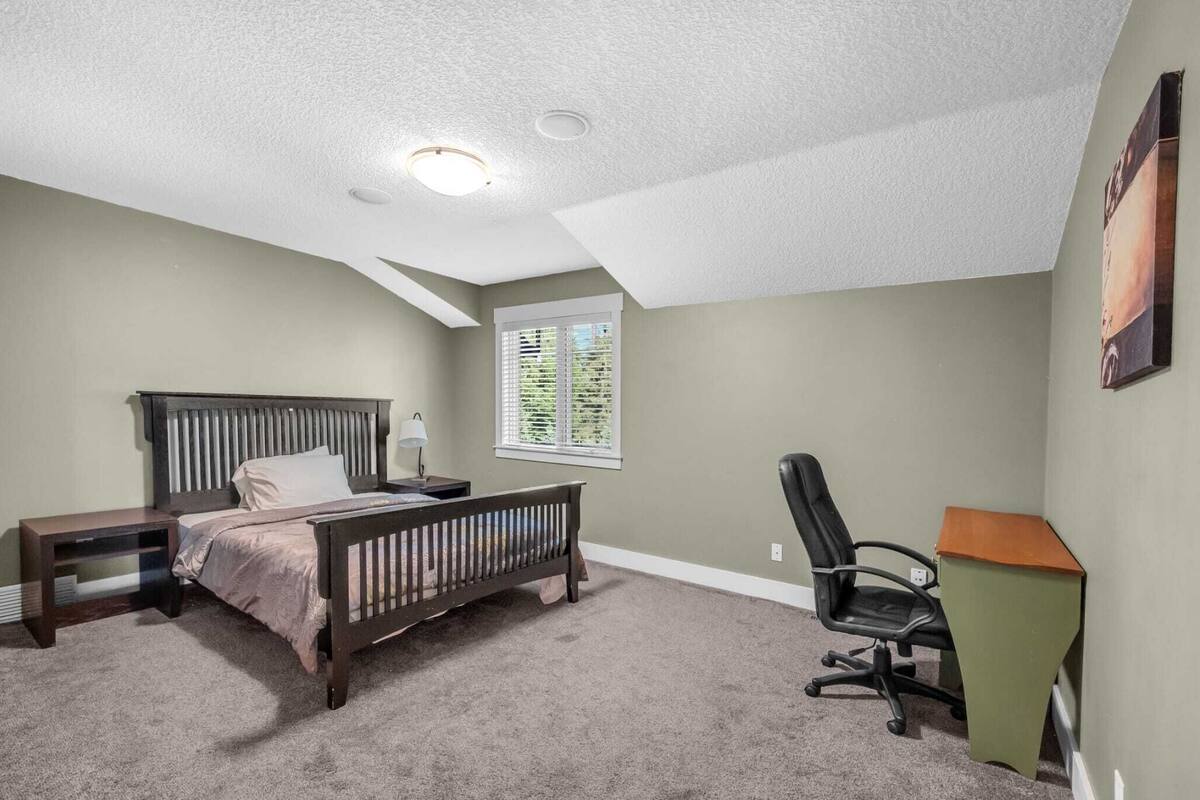 Standard Double Room, Garden View | Laptop workspace, iron/ironing board, free WiFi