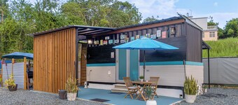 Rustic cabin container with AC in charming Manatí for relaxing days