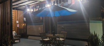 Rustic cabin container with AC in charming Manatí for relaxing days