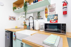 Microwave, coffee/tea maker, cookware/dishes/utensils, dining tables