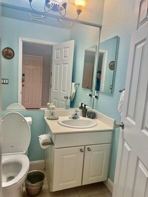 Apartment, 2 Bedrooms | Bathroom