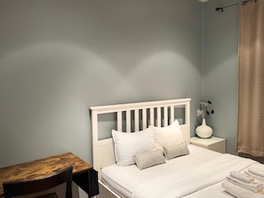Departamento, 2 habitaciones | Ropa de cama de alta calidad y espacio para trabajar con laptop 