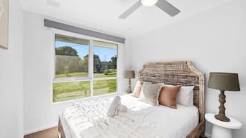 4 bedrooms, iron/ironing board, WiFi