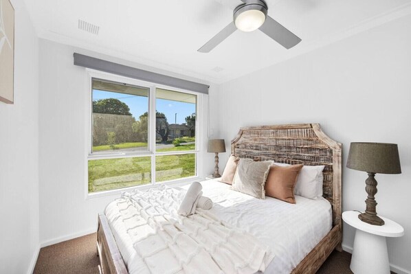 4 bedrooms, iron/ironing board, WiFi