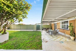 Outdoor dining - Nature lovers’ stay in Kelmscott (Kelmscott)