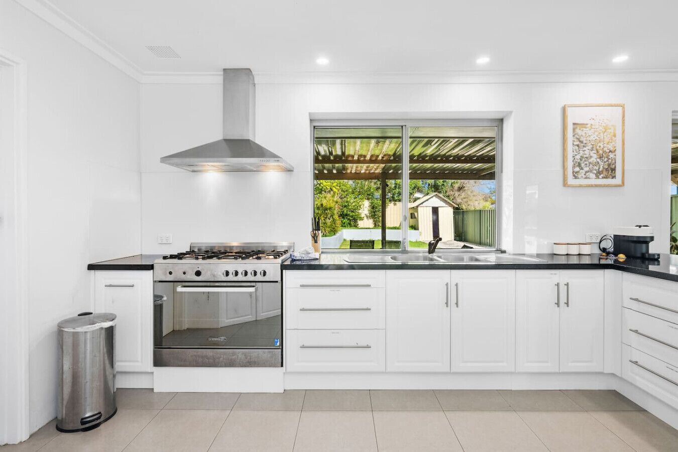 Réfrigérateur, micro-ondes, four, cafetière/bouilloire