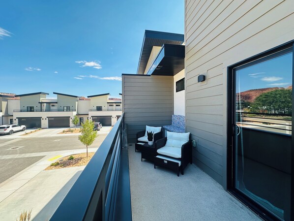 المنطقة المحيطة بالمنشأة