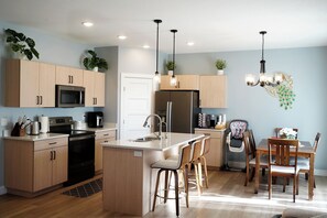 ميكروويف، فرن، موقد طهي مسطح، غسالة أطباق