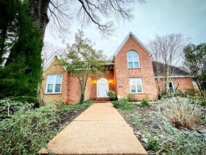 Exterior - Spacious 4-Bedroom Retreat with Game Room and Backyard BBQ (Memphis)