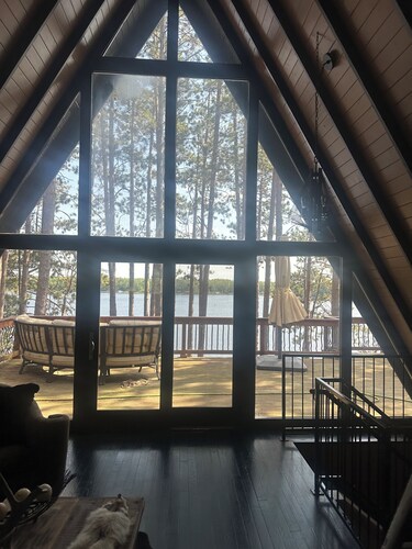 Spacious 5-bedroom A frame cabin with AC, on a 5 lake chain in Eagle River