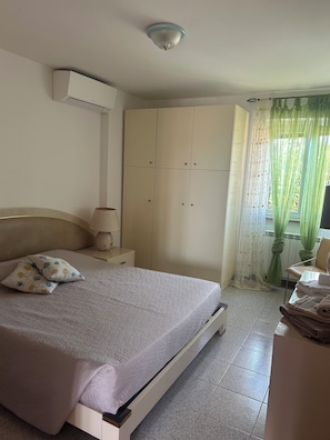 3 habitaciones, escritorio, tabla de planchar con plancha y wifi gratis 