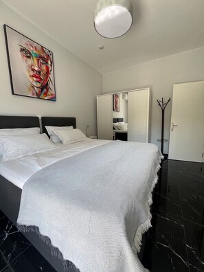 2 bedrooms, iron/ironing board, internet, bed sheets - 4 minutes by car from the beach new modern apartment in Rhodes town (Rodos)