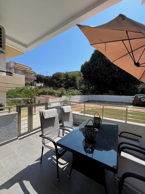 Outdoor dining - 4 minutes by car from the beach new modern apartment in Rhodes town (Rodos)