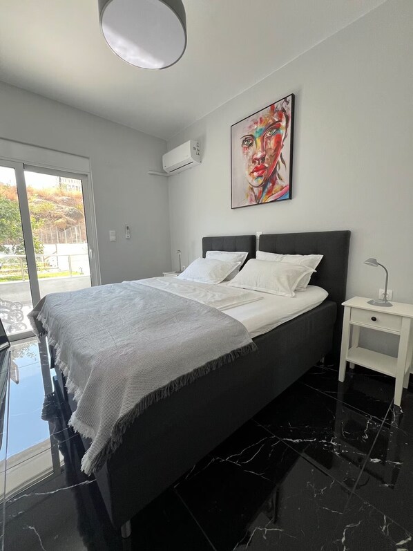 2 bedrooms, iron/ironing board, internet, bed sheets - 4 minutes by car from the beach new modern apartment in Rhodes town (Rodos)