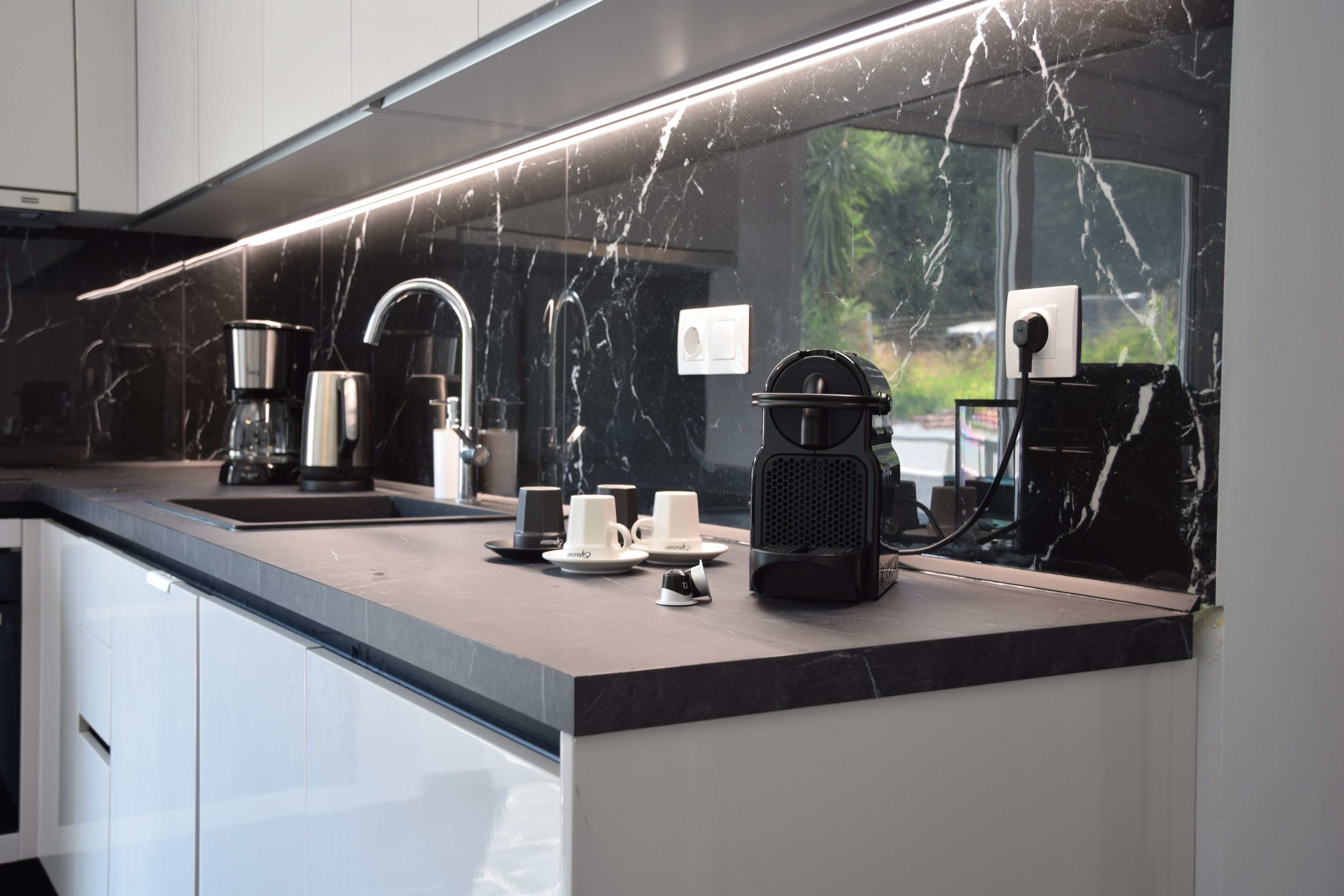 Ugn, spishäll och diskmaskin