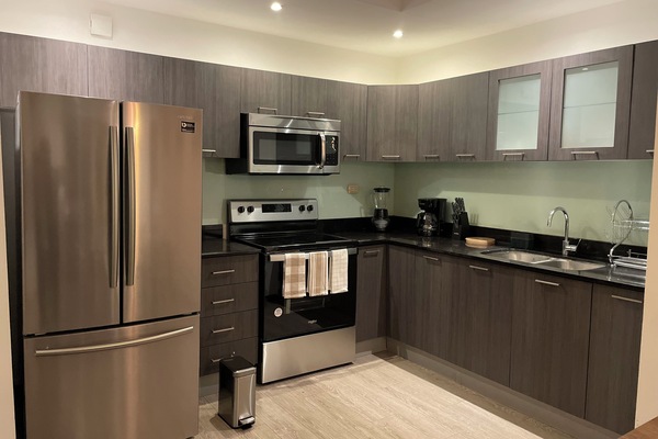 Microondas, horno y placa de cocina