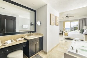 Shower, jetted bath, hair dryer, towels - Villa del Palmar Cancun Luxury Resort 1 BR Suite (Cancún)