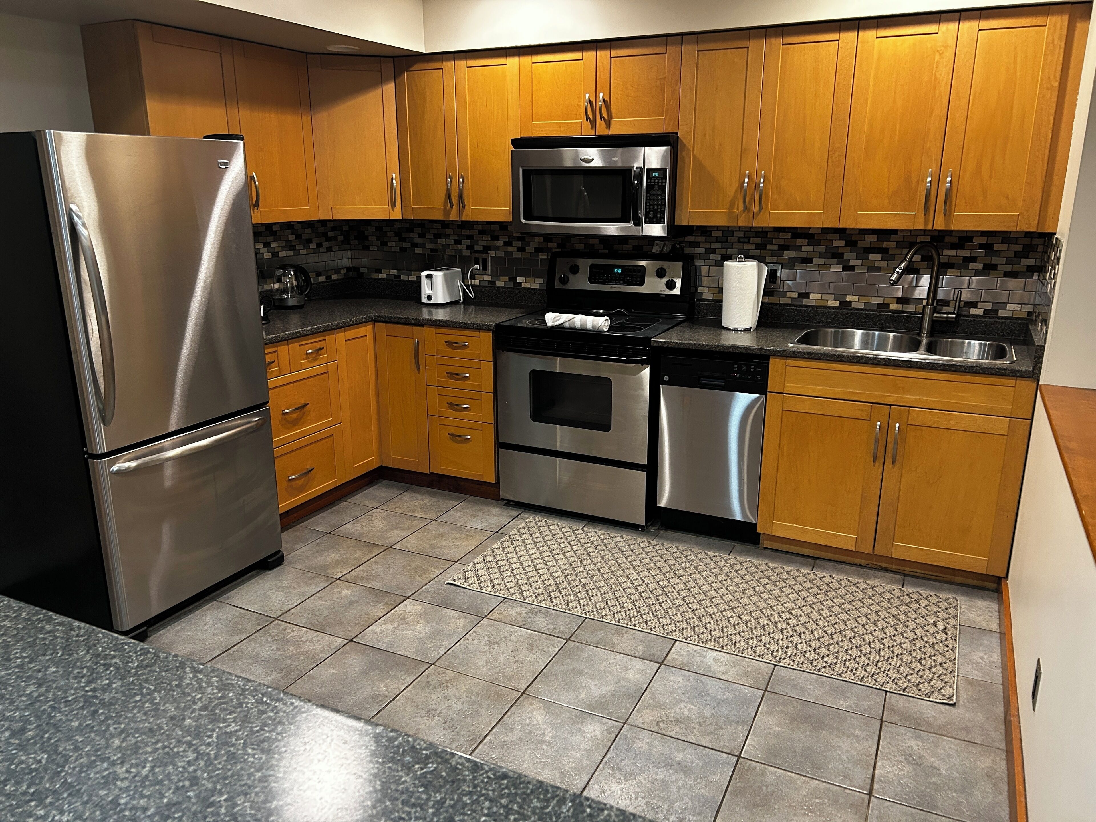 Refrigerador, microondas, horno y parrilla de estufa 