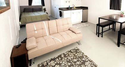 Hobby Farm Hideaway: Quiet, Private Guest Suite with Yard in Ferndale, WA