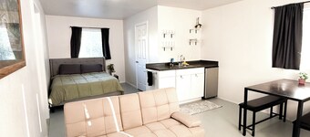 Hobby Farm Hideaway: Quiet, Private Guest Suite with Yard in Ferndale, WA