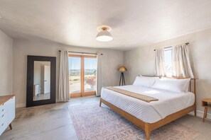 4 bedrooms, desk, iron/ironing board, free WiFi - Rolling Hills Wine Country Haven–Panoramic Views, Hot Tub, Fire Pit, BBQ (Paso Robles)