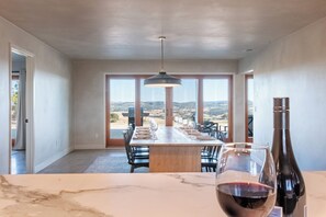 Dining - Rolling Hills Wine Country Haven–Panoramic Views, Hot Tub, Fire Pit, BBQ (Paso Robles)