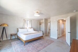 4 عدّة غرف نوم ومكتب ومكواة/لوح كي وواي فاي مجانًا