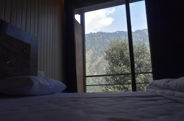Deluxe Room | Pillowtop beds, free WiFi, bed sheets - Himvant residency (Ukhimath)