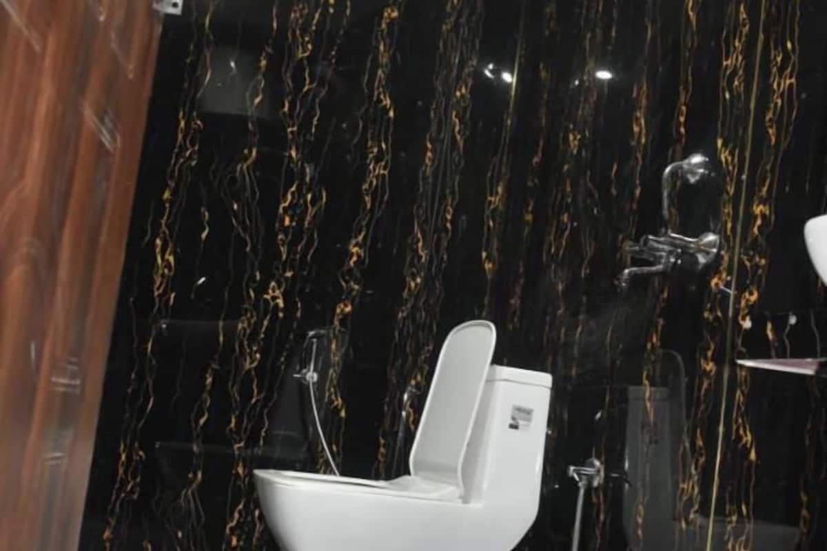 Een douche, gratis toiletartikelen, handdoeken, zeep