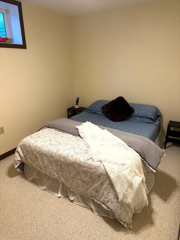 2 bedrooms, desk, iron/ironing board, free WiFi