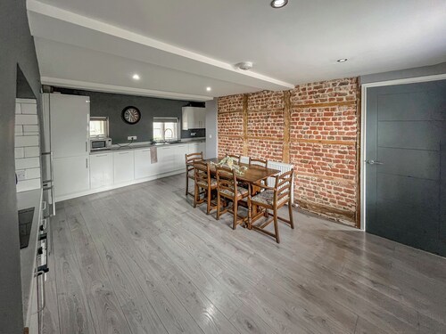 Lovely property in a rural setting but just outside of Canterbury City.