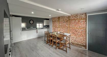 Lovely property in a rural setting but just outside of Canterbury City.