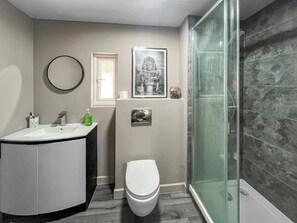 Towels - Lovely property in a rural setting but just outside of Canterbury City. (Canterbury)