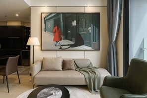 Design-Apartment, 1 Schlafzimmer, Balkon, Stadtblick | Individuell dekoriert, individuell eingerichtet, Schreibtisch