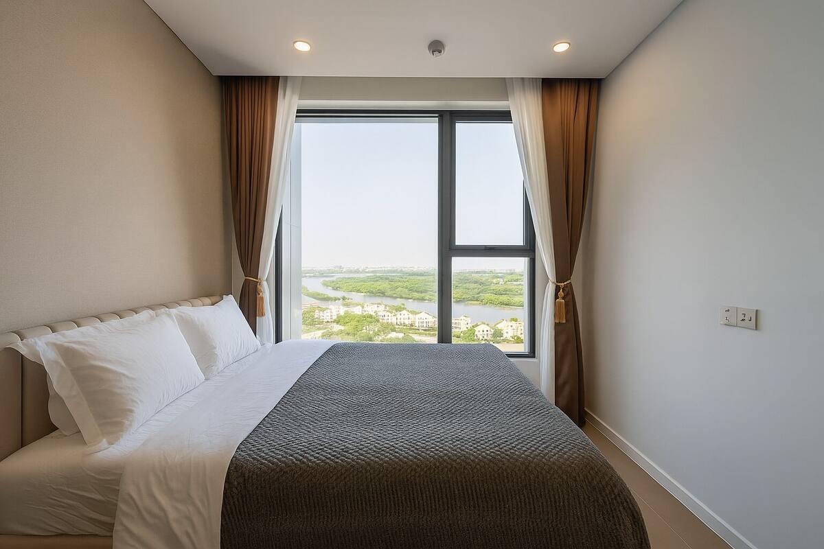 Design-Apartment, 2 Schlafzimmer, Balkon, Stadtblick | Individuell dekoriert, individuell eingerichtet, Schreibtisch