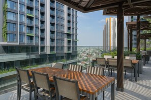 Design-Apartment, 1 Schlafzimmer, Balkon, Stadtblick | Allergikerbettwaren, Minibar, individuell dekoriert