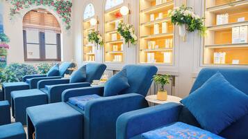 Liệu pháp hương thơm, massage đá nóng, massage Thái, chăm sóc da mặt