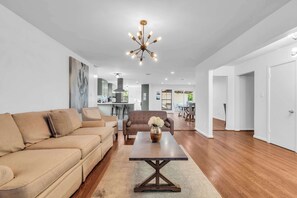 テレビ、書斎 / ワークスペース