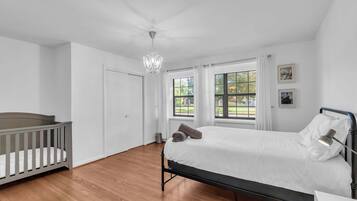 3 bedrooms, desk, iron/ironing board, WiFi